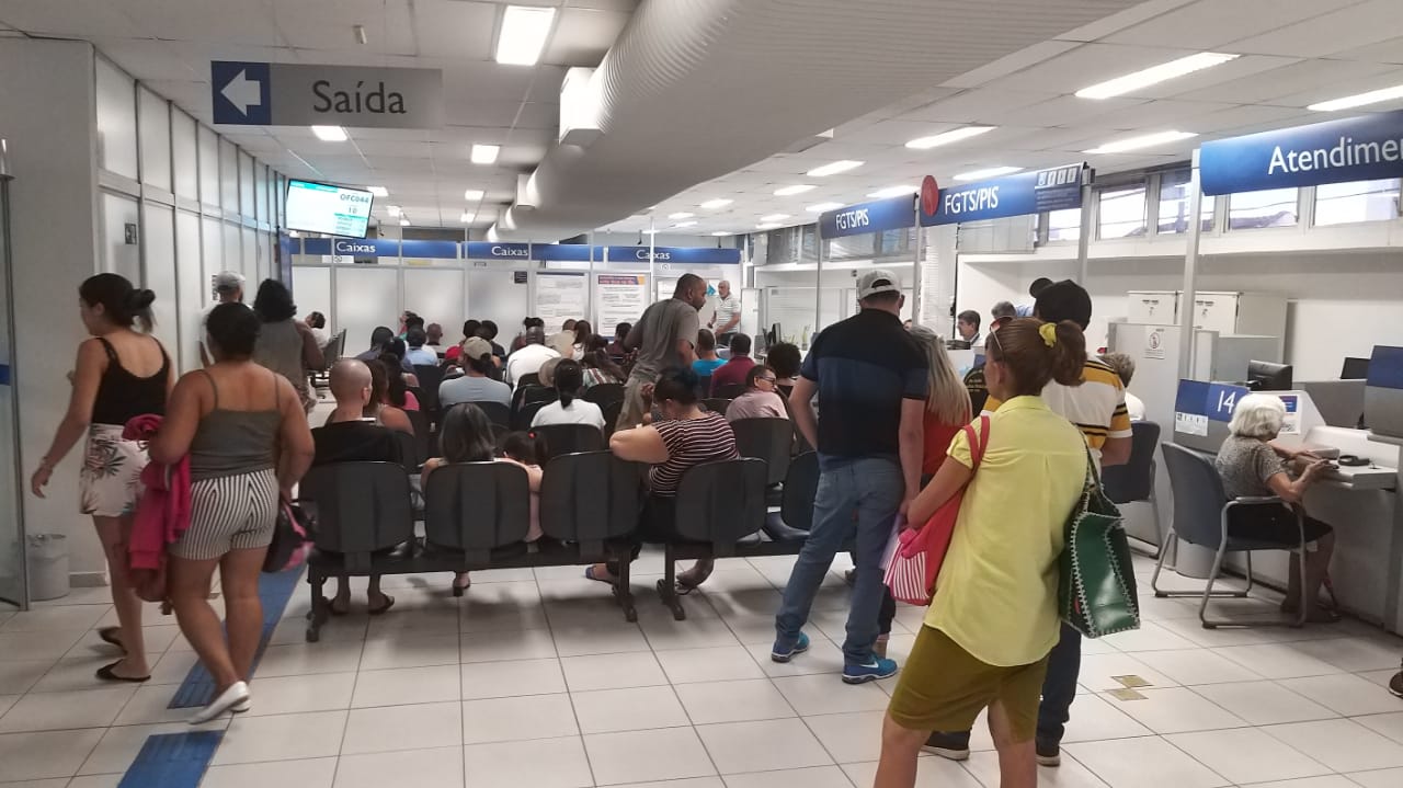 Fila de banco hotsell